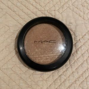 MAC Cosmetics Highlighter Whisper of Guilt
